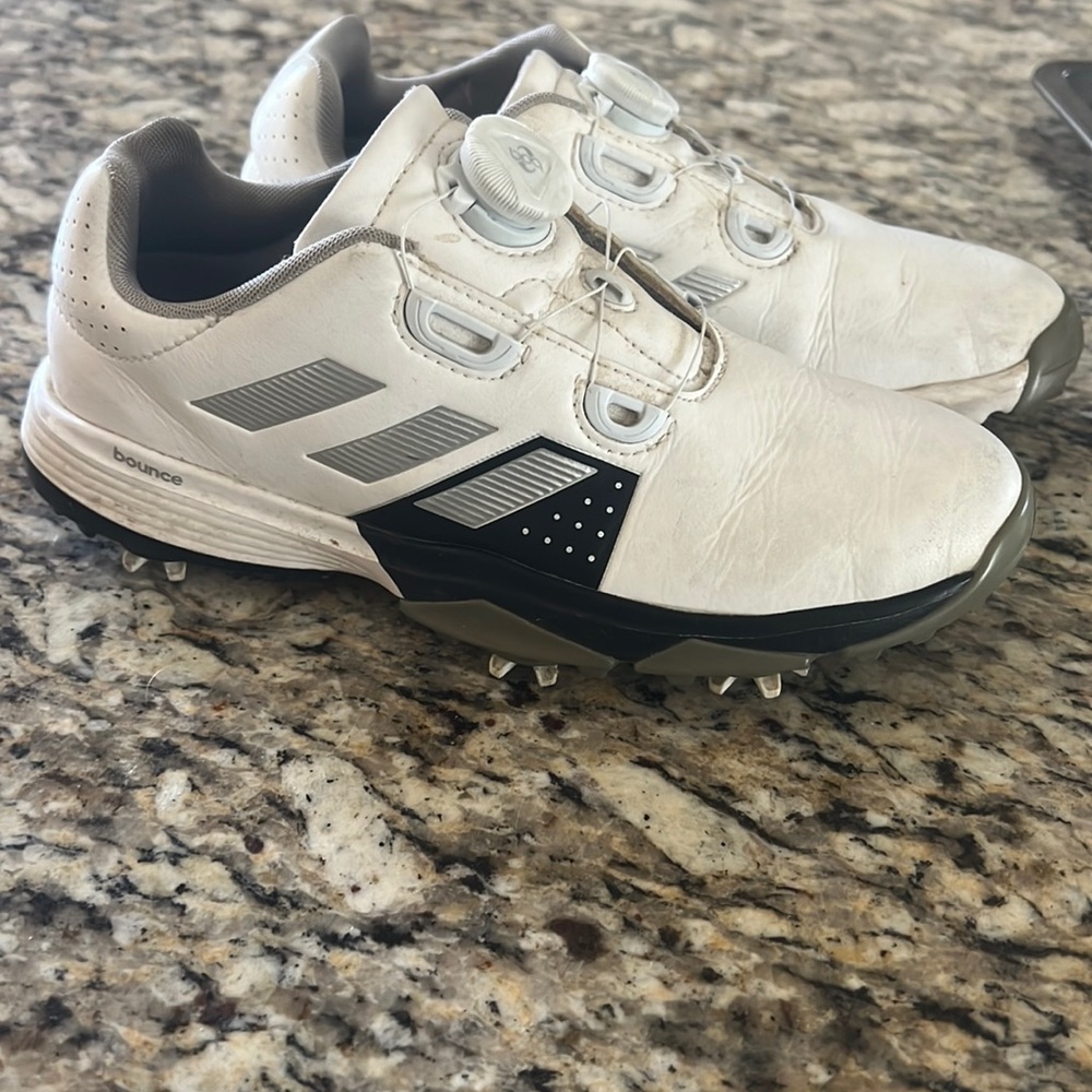 Boys Adidas Golf shoe. Good condition. No shoe lace has a swivel to tie